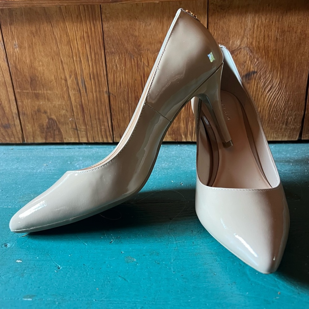 New in Box Prieta Pump II 6 1/2 Wide Width